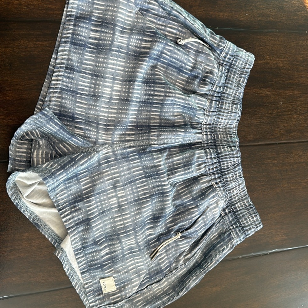 Vuori Blue Patterned Women's Shorts - Picture 2 of 2